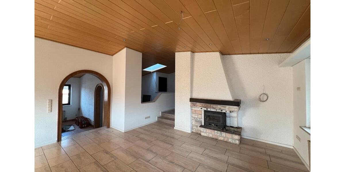 Einfamilienhaus Wiesenthau - 6 Zimmer, 180 m&sup2;, 1.600&euro; | Angebot:25859620