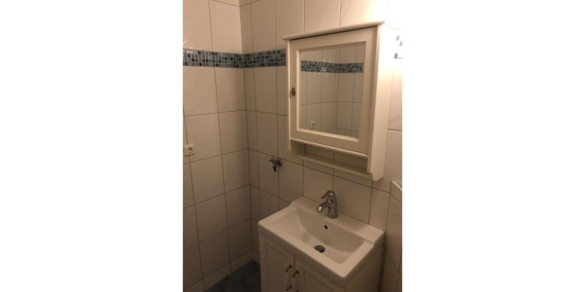 70 qm Wohnung mit Balkon, renoviert zu vermieten 6 zimmer
