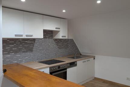 Renovierte Dachgeschosswohnung in Oberasbach (Nähe S-Bahnhof, 8 m zimmer