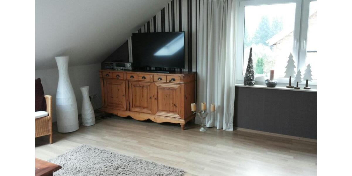 Dachgeschoßwohnung Lügde - 3 Zimmer, 75 m&sup2;, 430&euro; | Angebot:26033811