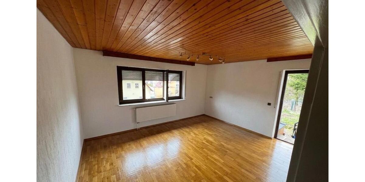 Einfamilienhaus Lauter - 9 Zimmer, 150 m&sup2;, 1.500&euro; | Angebot:26232280