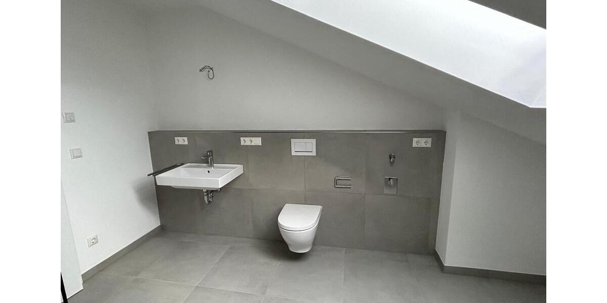 Dachgeschoßwohnung Langquaid - 3 Zimmer, 85 m&sup2;, 950&euro; | Angebot:26441002