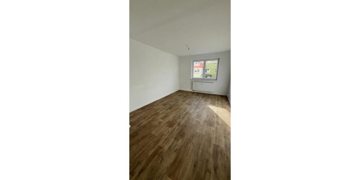 3 Raum Wohnung mit großem Balkon 3 zimmer