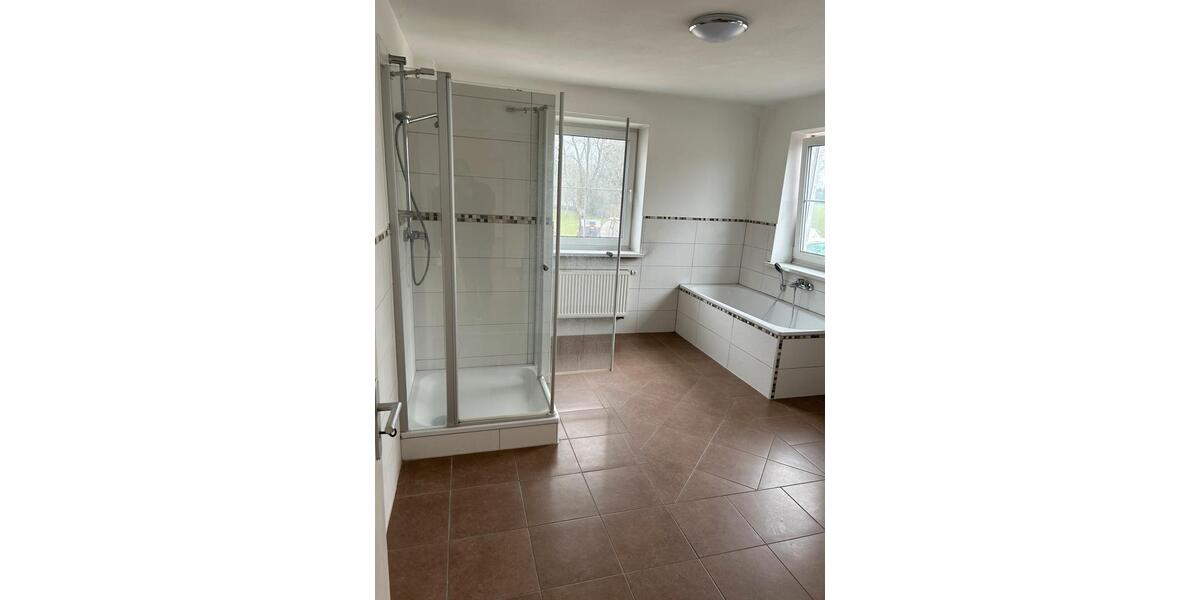 Etagenwohnung Kirchweidach - 5 Zimmer, 100 m&sup2;, 500&euro; | Angebot:26059600
