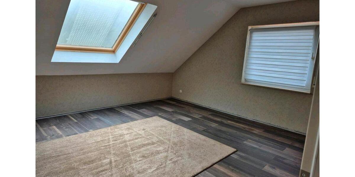 Dachgeschoßwohnung Wächtersbach - 3 Zimmer, 260 m&sup2;, 2.400&euro; | Angebot:26359348