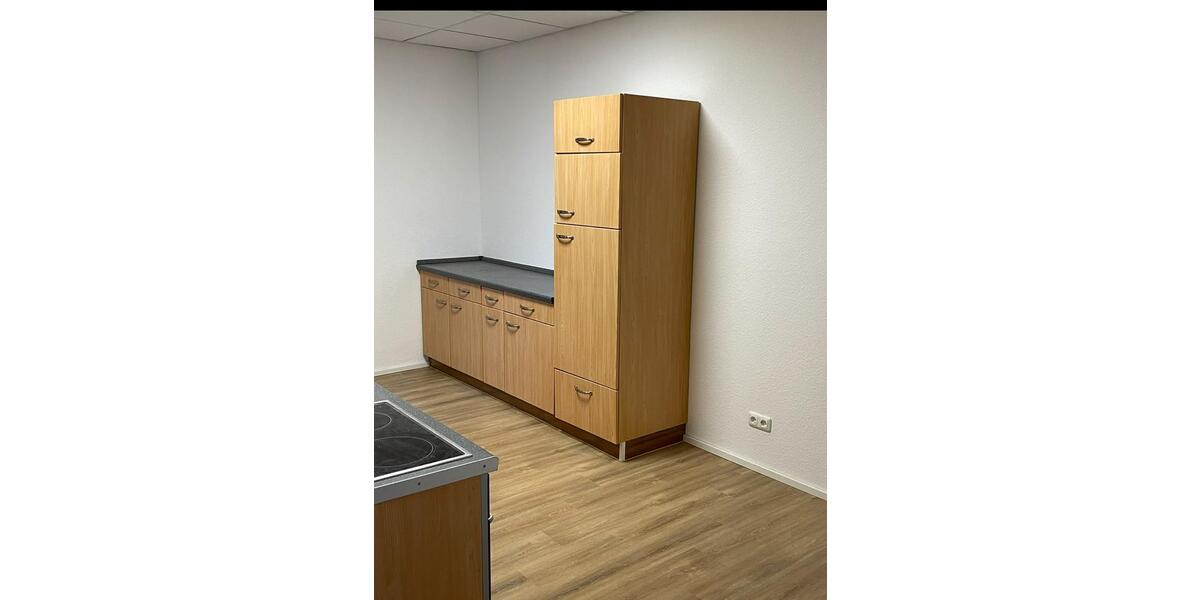 Wohnung ca 98 qm ab 01.04.26, saniert mit EBK, 1OG Zentralle Lage 5 zimmer