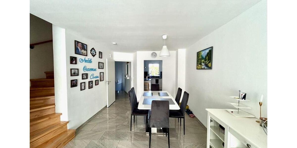 Reihenhaus Fürth Atzenhof - 6 Zimmer, 156 m&sup2;, 2.350&euro; | Angebot:25175091