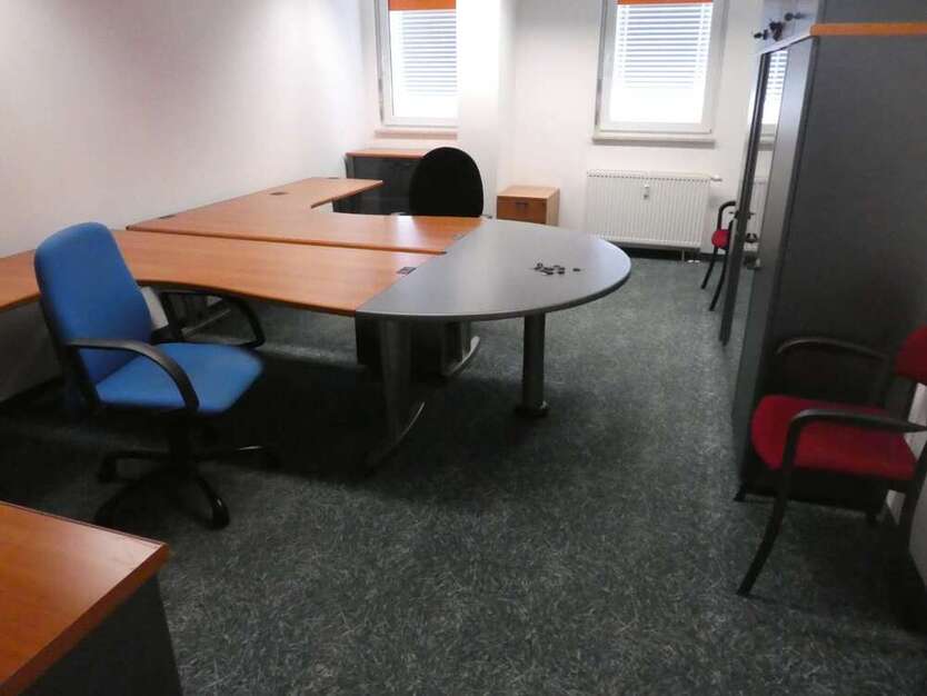Büro in Roth 471 € 27 m²