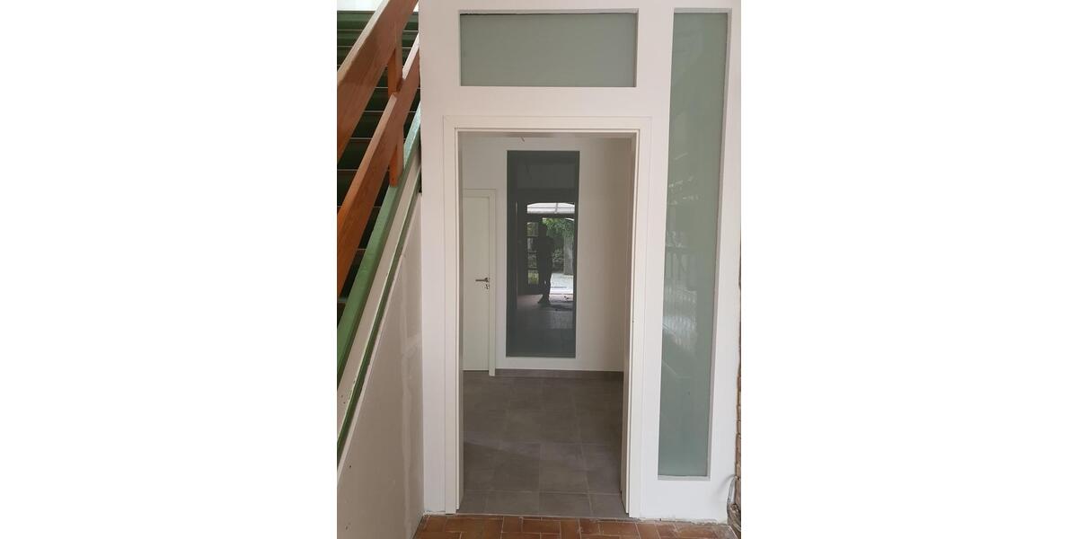 Traumhafte 3 Zimmer EG Wohnung mit zwei Terassen + zwei Garagen + großen Garten zu vermieten 3 zimmer