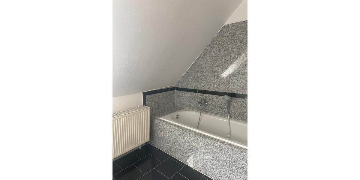 Etagenwohnung Wiesbaden Biebrich - 4 Zimmer, 105 m&sup2;, 1.090&euro; | Angebot:25962797