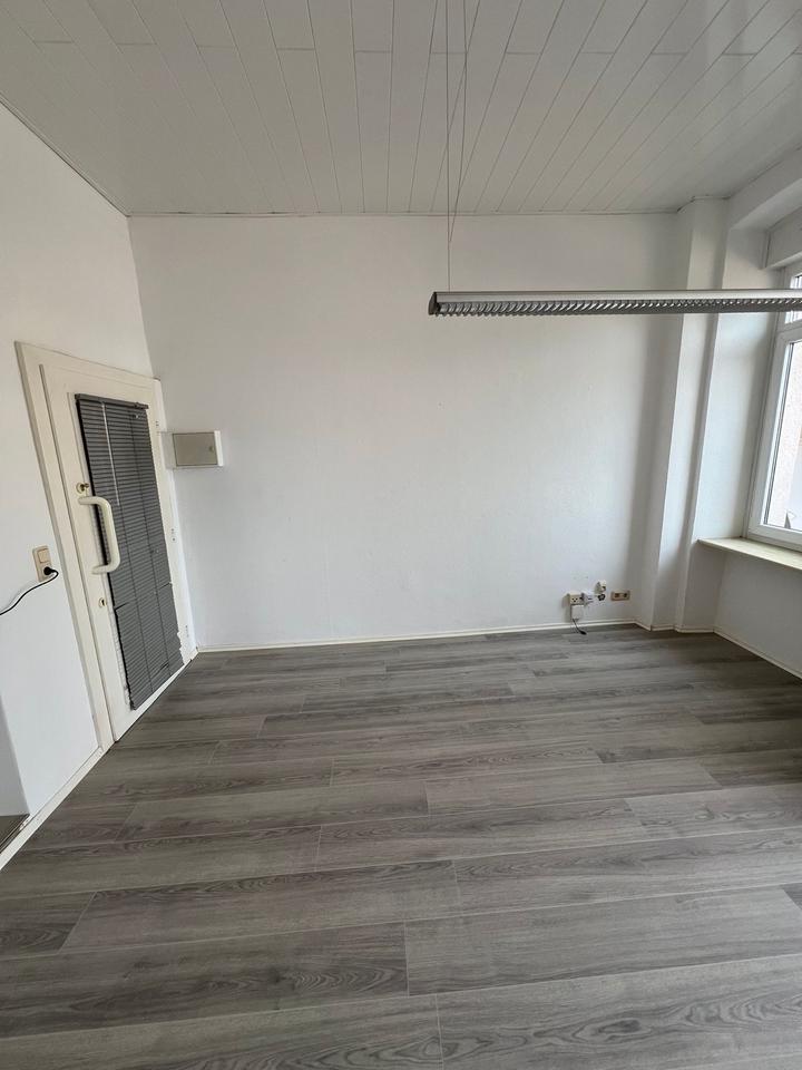 WND Stadtmitte - neu renoviertes Büro im EG mit Werbemöglichkeit