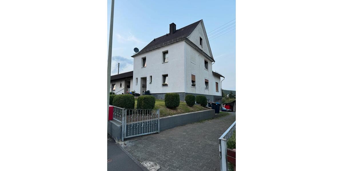 Etagenwohnung Haiger - 8 Zimmer, 230 m&sup2;, 1.800&euro; | Angebot:25232261