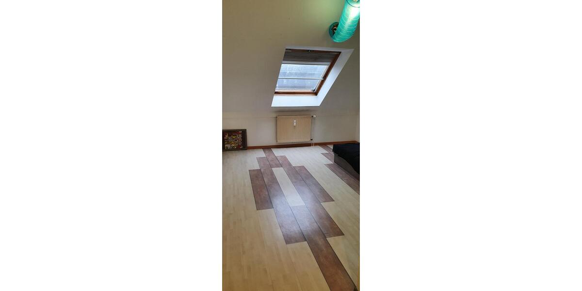 Dachgeschoßwohnung Essen Stadtbezirk VI - 1 Zimmer, 18 m&sup2;, 250&euro; | Angebot:24737551