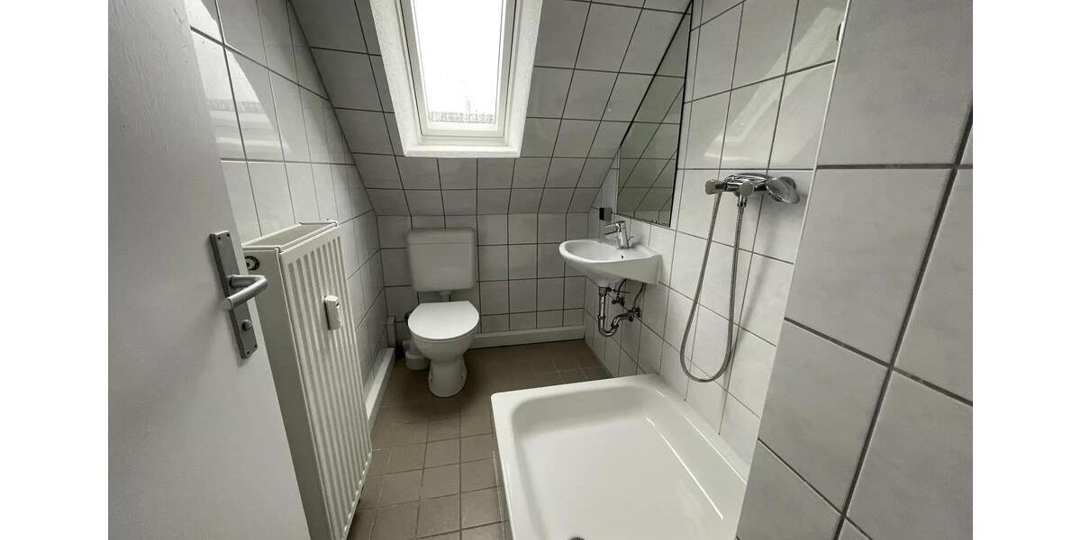 Dachgeschoßwohnung Gelsenkirchen Gelsenkirchen-Mitte - 2 Zimmer, 39 m&sup2;, 300&euro; | Angebot:26562091