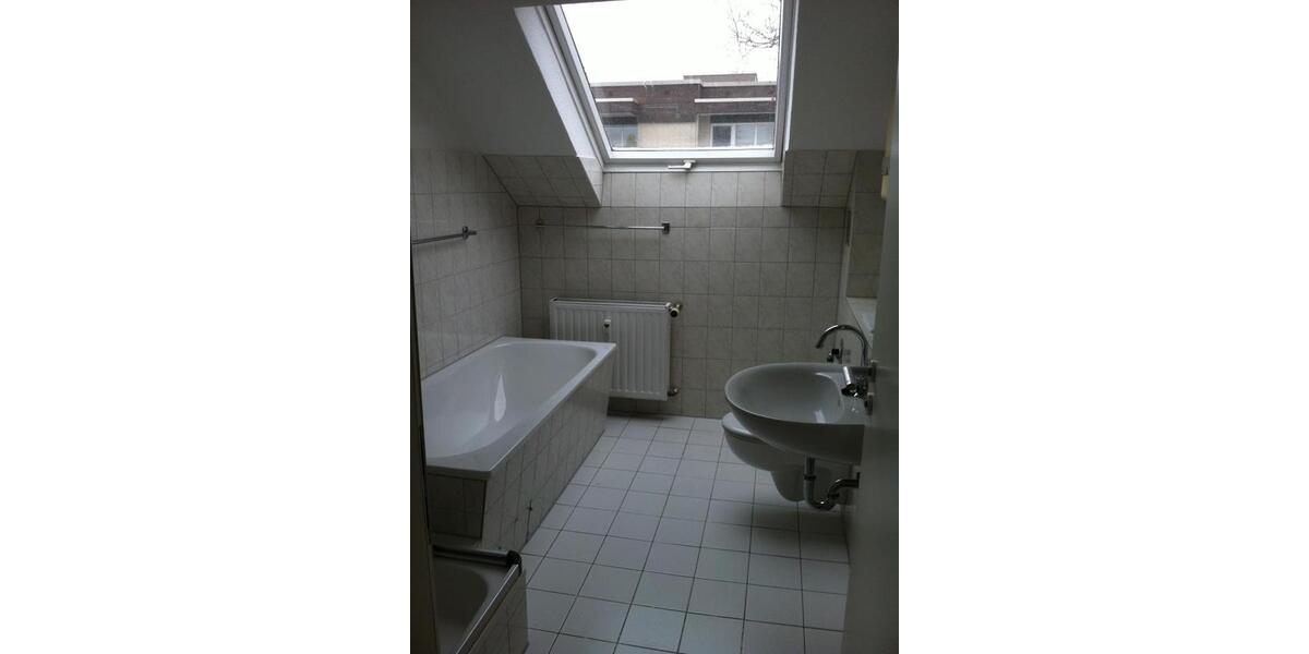 Dachgeschoßwohnung Gelsenkirchen Gelsenkirchen-Mitte - 3.5 Zimmer, 66 m&sup2;, 449&euro; | Angebot:25796705