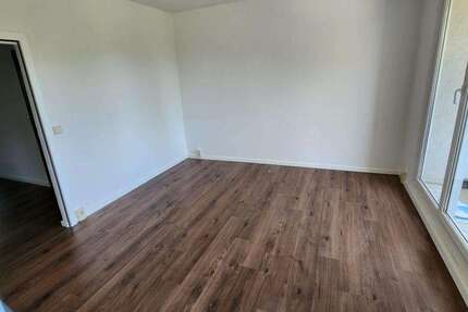 Wohnung zum Mieten in Wolfen 300 € 56 m² 3 zimmer