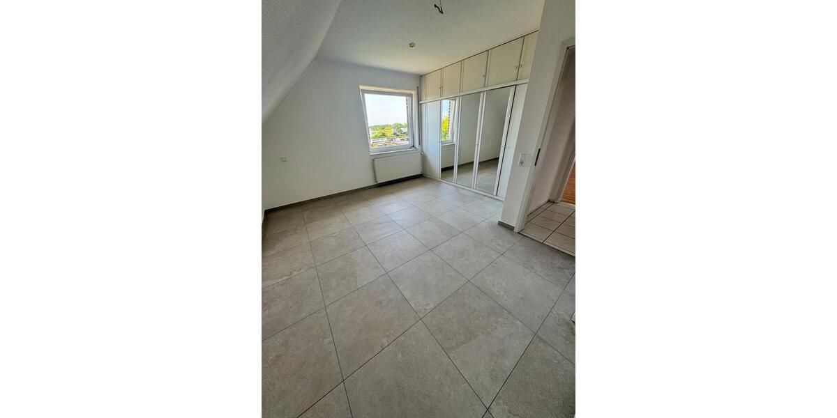 Dachgeschoßwohnung Lohne (Oldenburg) - 4 Zimmer, 140 m&sup2;, 1.100&euro; | Angebot:26698574
