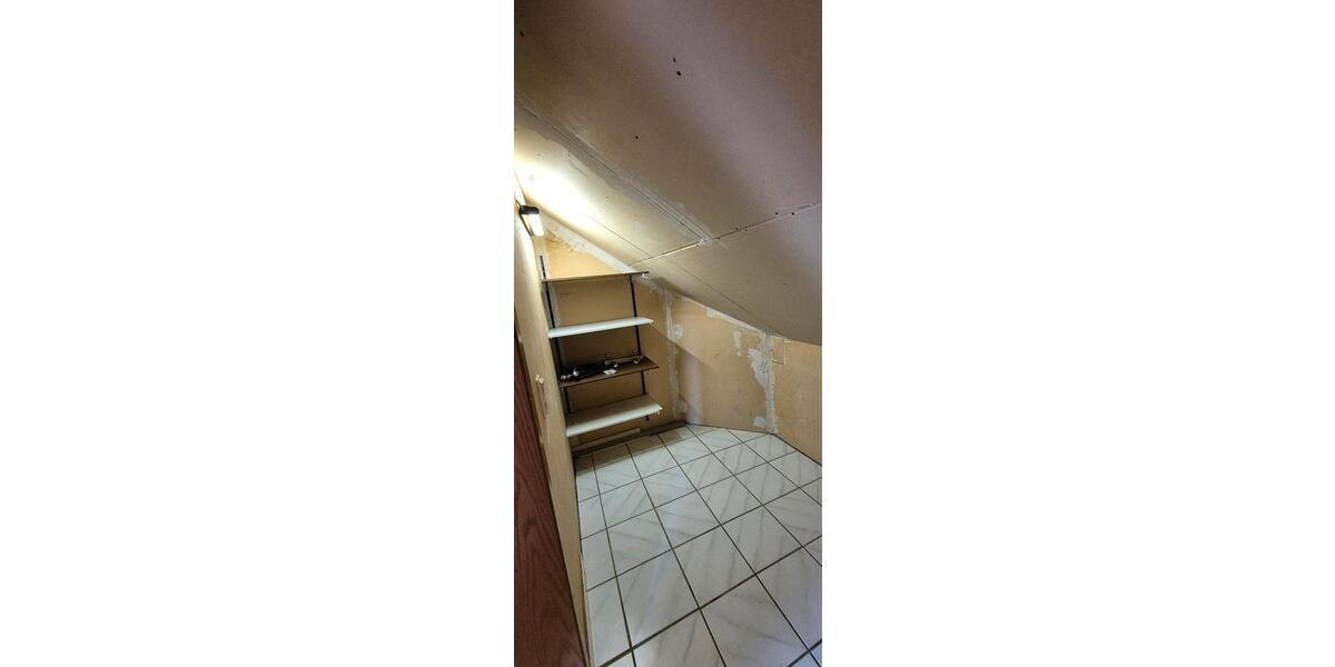 Dachgeschoßwohnung Erftstadt - 3 Zimmer, 70 m&sup2;, 750&euro; | Angebot:25255180