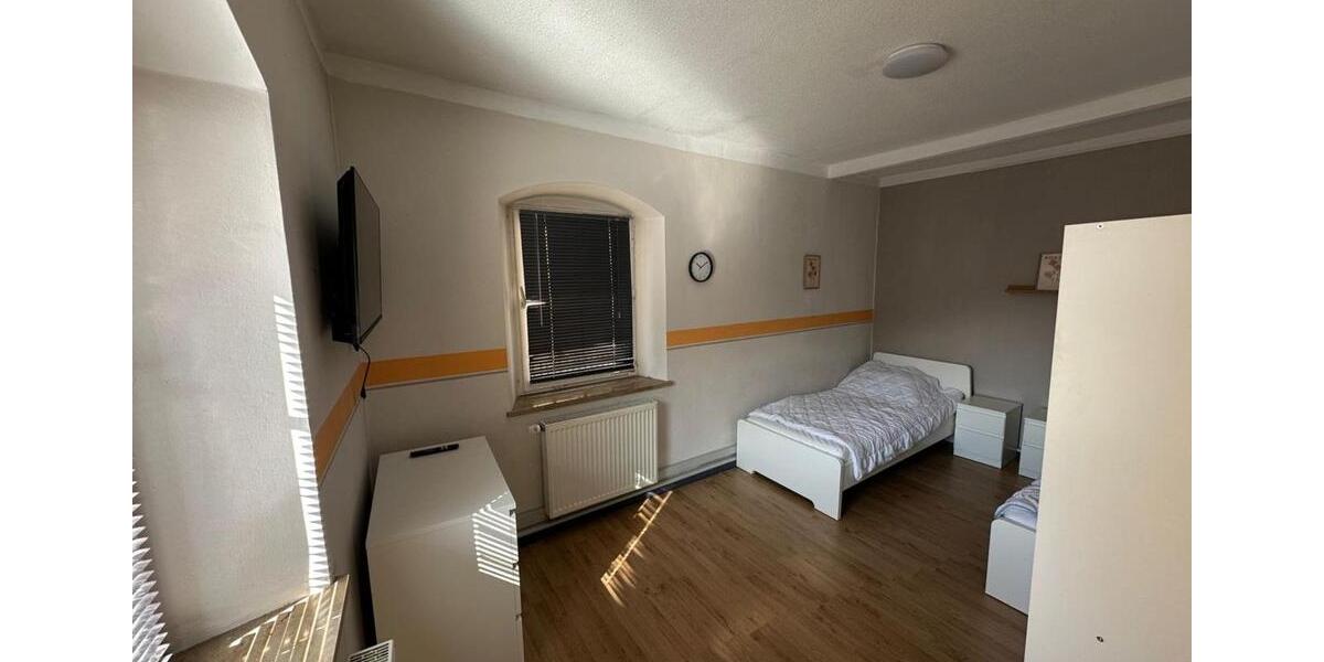Wohnen auf Zeit Wunsiedel - 10 Zimmer, 70 m&sup2;, 25&euro; | Angebot:23569877
