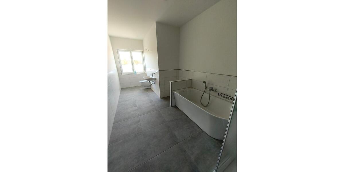 Etagenwohnung Lauta - 4 Zimmer, 136 m&sup2;, 1.090&euro; | Angebot:26458399