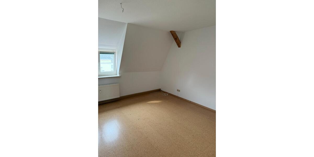 Dachgeschoßwohnung Limbach-Oberfrohna Oberfrohna - 4 Zimmer, 80 m&sup2;, 400&euro; | Angebot:26181505