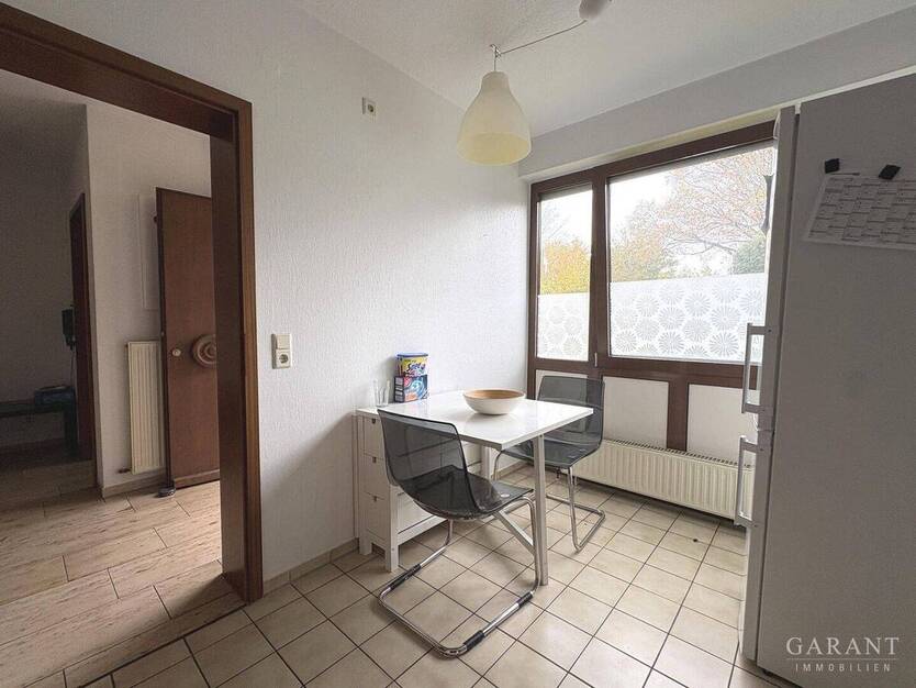 Großzügiges Haus mit zwei Garagen! 6 zimmer