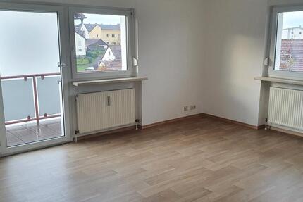 Wohnung Rödental - 3 Zimmer, 85 m&sup2;, 550&euro; | Angebot:25959656