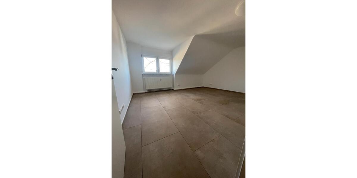 Dachgeschoßwohnung Haßfurt - 4 Zimmer, 105 m&sup2;, 990&euro; | Angebot:25311912