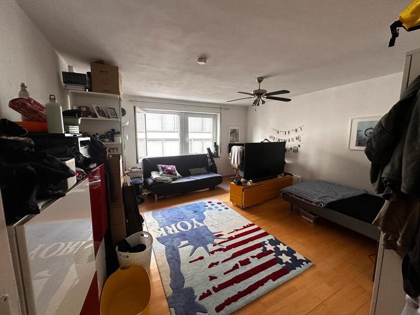 Helles 27qm WG-Zimmer - sehr zentral - 3 Monate, evlt. unbefrist.