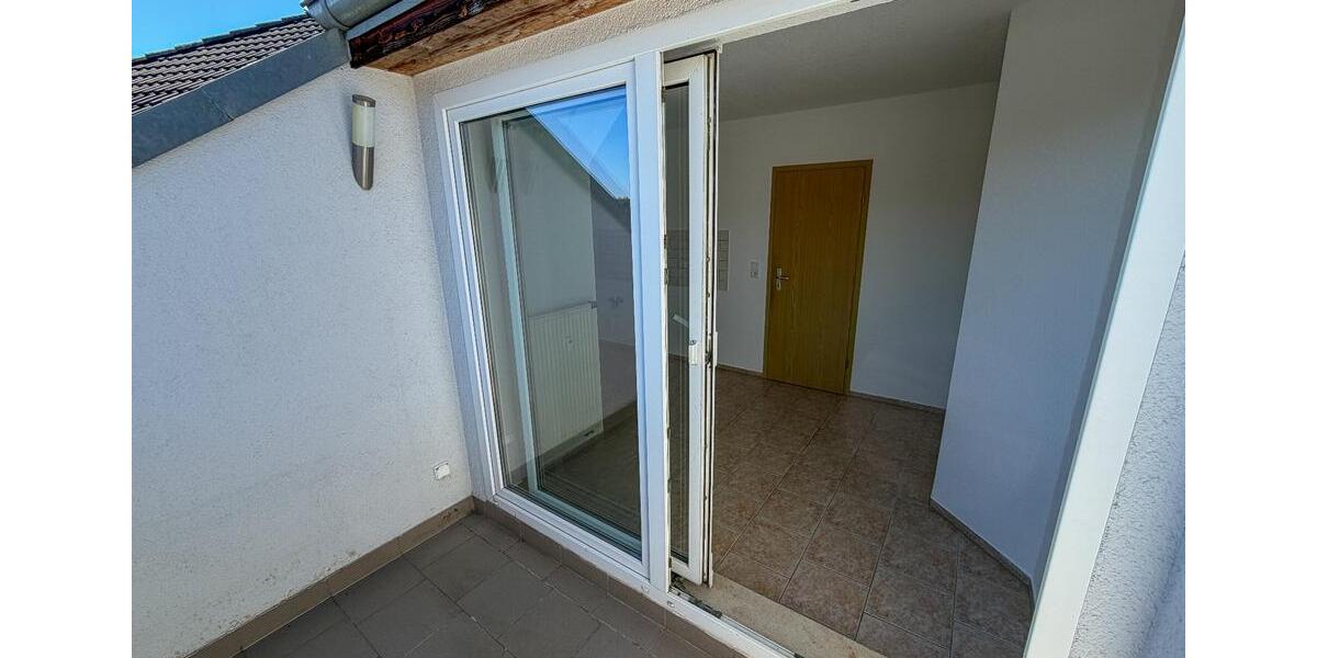 Dachgeschoßwohnung Werdau - 3 Zimmer, 67 m&sup2;, 368&euro; | Angebot:26131598