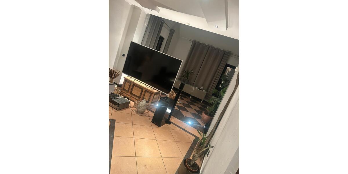 Etagenwohnung Frechen - 4 Zimmer, 180 m&sup2;, 1.900&euro; | Angebot:24772493