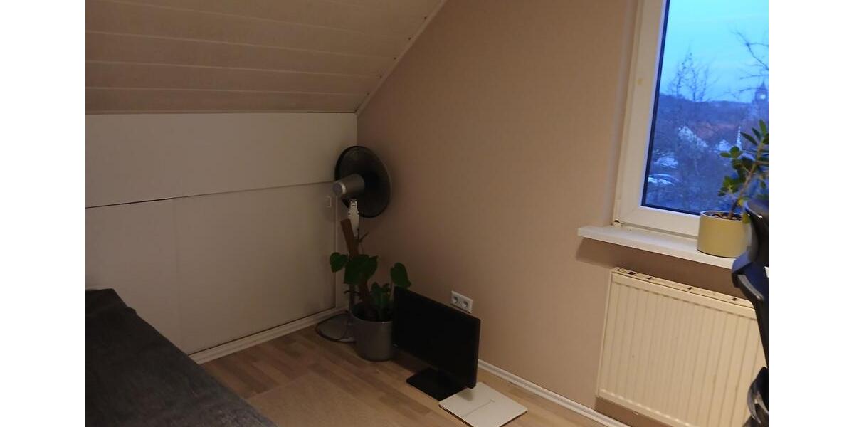 Dachgeschoßwohnung Butzbach - 5 Zimmer, 67 m&sup2;, 640&euro; | Angebot:25129107