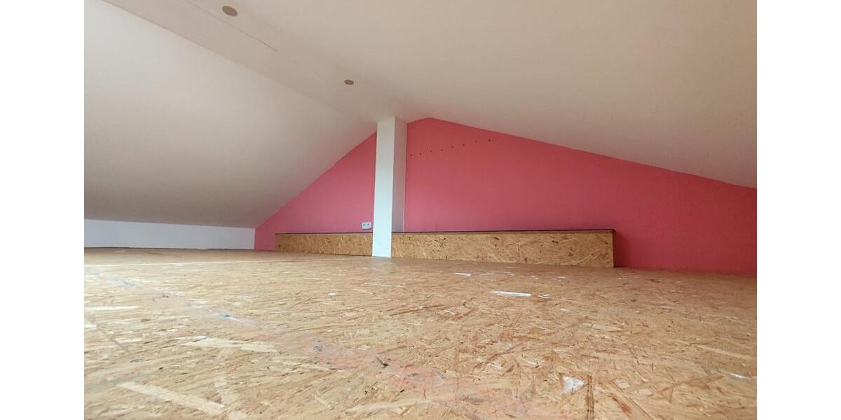 Dachgeschoßwohnung Aue-Bad Schlema Bad Schlema - 4 Zimmer, 115 m&sup2;, 600&euro; | Angebot:25751121