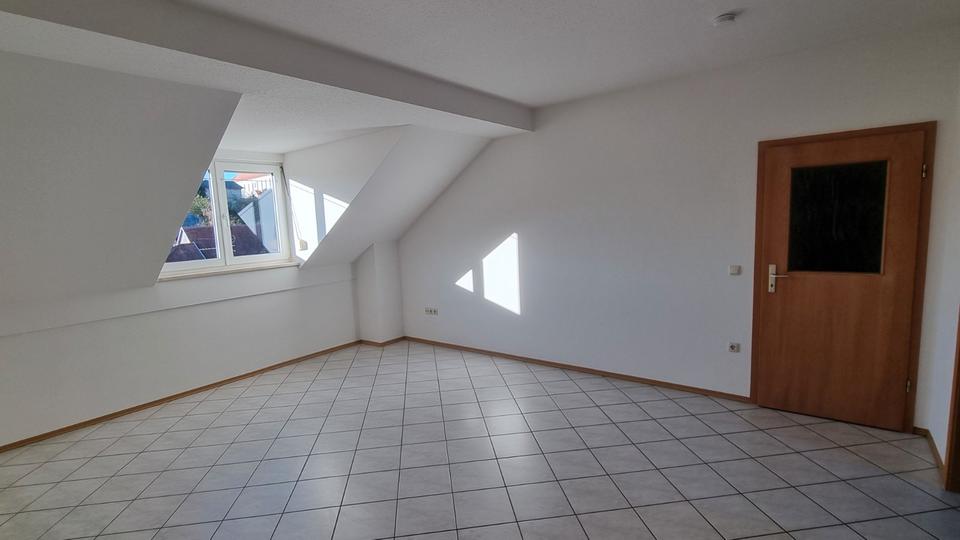 Dachgeschoßwohnung Niederviehbach - 2 Zimmer, 74 m&sup2;, 620&euro; | Angebot:26085041
