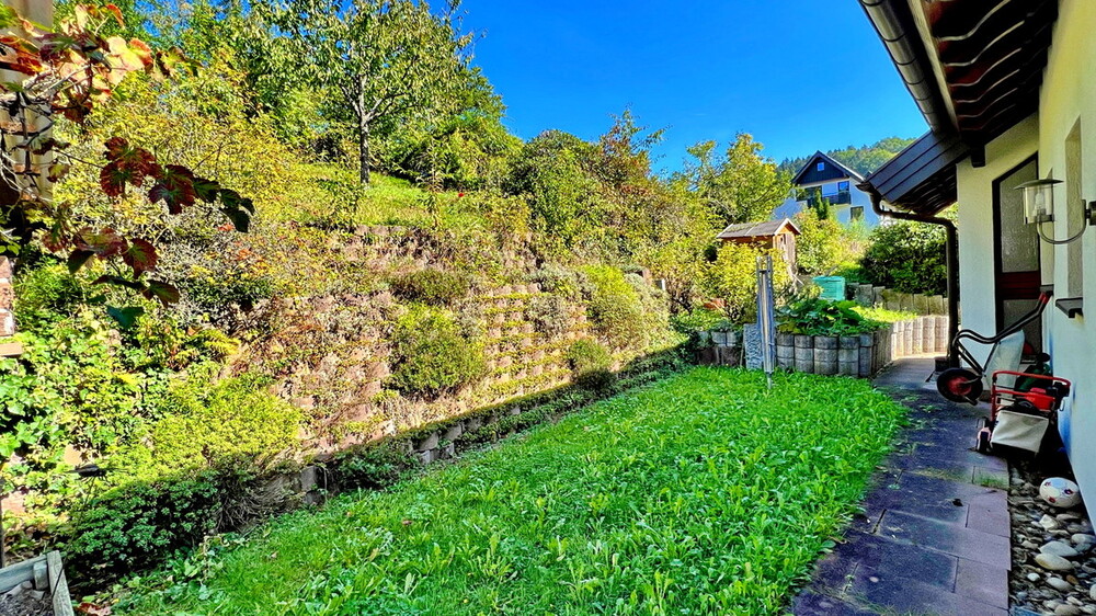 Großzügige Dachgeschosswohnung mit Garten und Klimaanlage. - 3.5 Baden-Baden / Oberbeuern Oberbeuern | Angebot:27161126