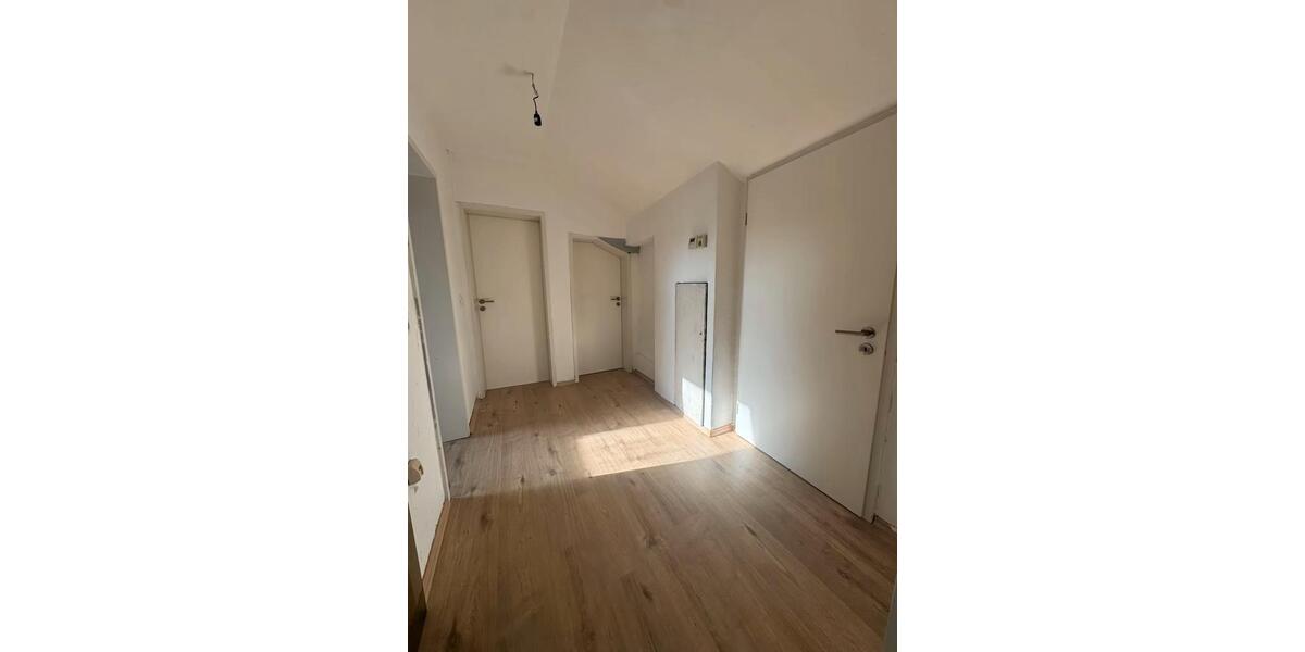 Etagenwohnung Saarbrücken Ensheim - 3 Zimmer, 70 m&sup2;, 650&euro; | Angebot:25973502
