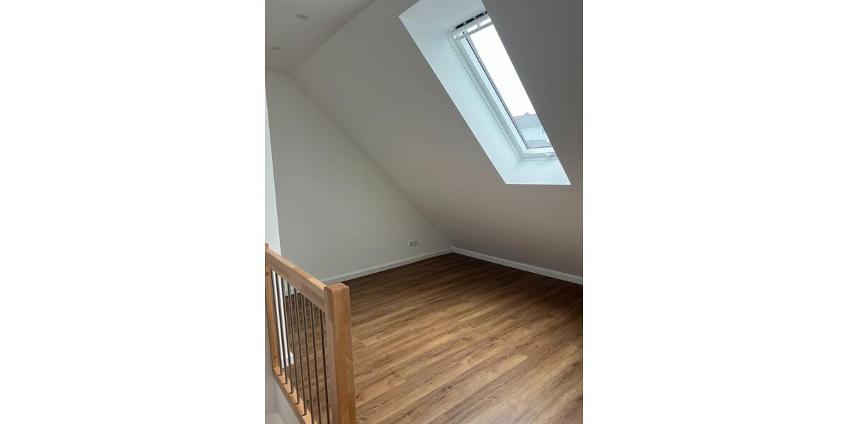 Dachgeschoßwohnung Rentweinsdorf - 2 Zimmer, 50 m&sup2;, 610&euro; | Angebot:24755476