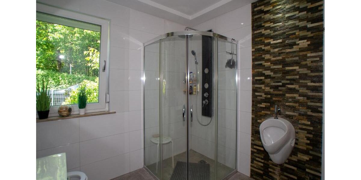 Einfamilienhaus Bad Kissingen - 7 Zimmer, 350 m&sup2;, 2.100&euro; | Angebot:24990718