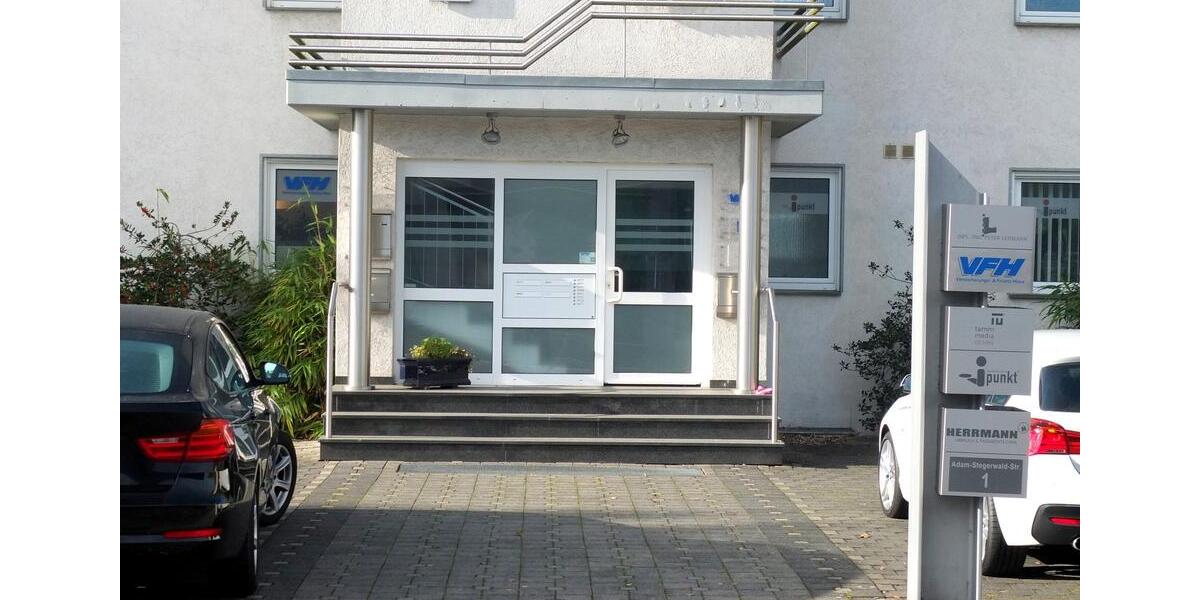 ca. 80 m² Büroräume im 1.OG., in gut frequentierter Lage zimmer