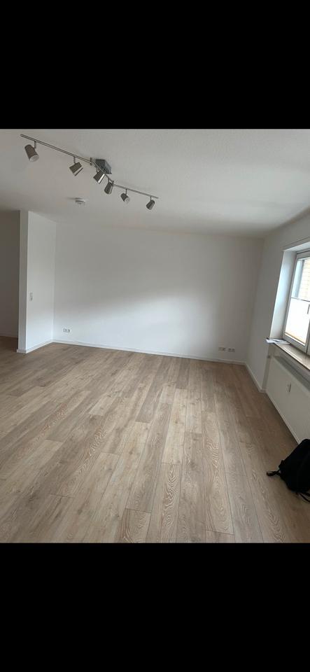 Schöne 1,5-Zimmer-Wohnung mit Balkon in zentraler Lage zimmer