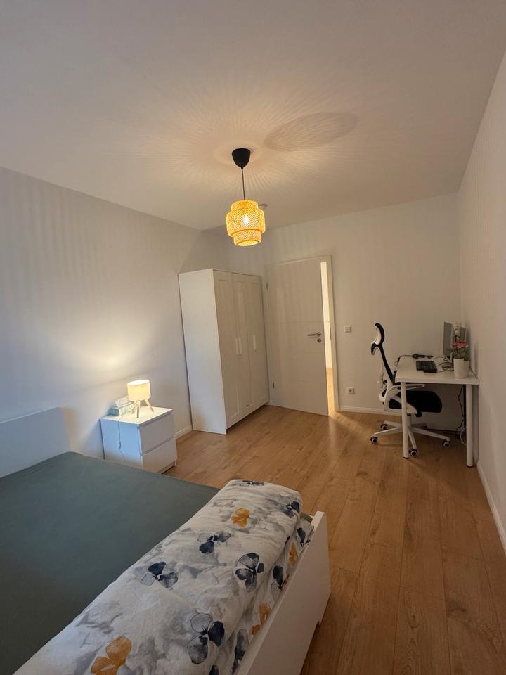 Möbliertes Zimmer in moderner Frauen WG – Rheinblick inklusive
