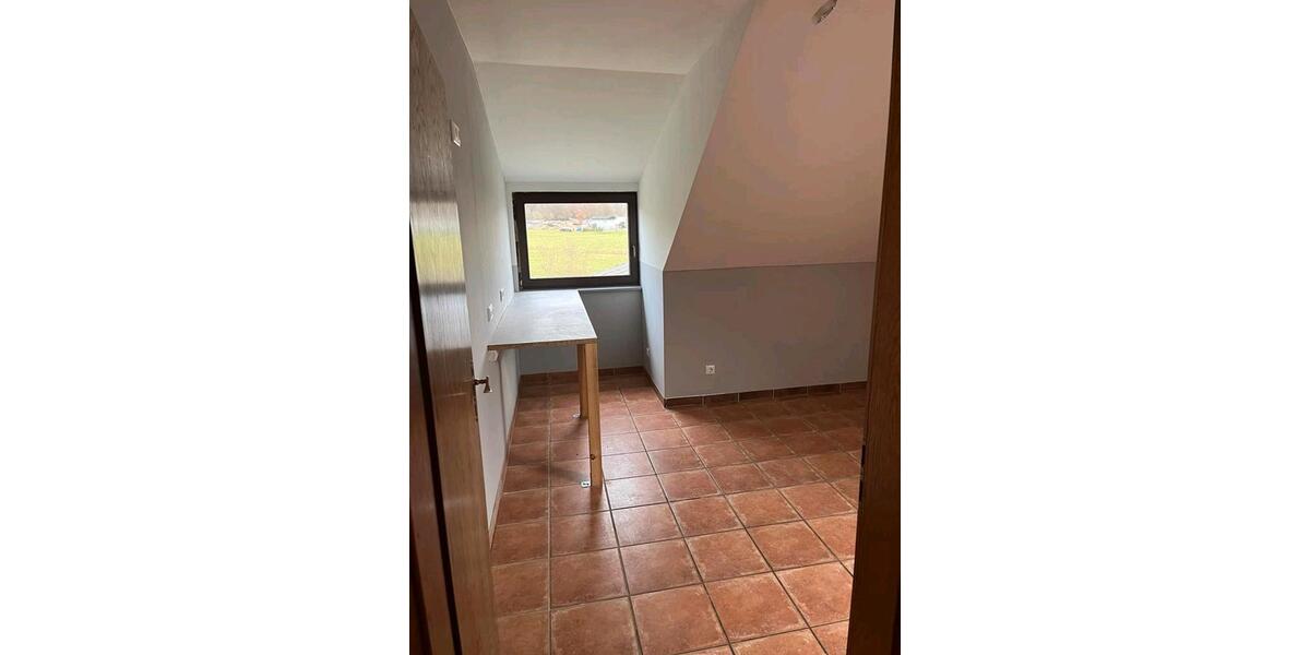 Dachgeschoßwohnung Windeck - 2 Zimmer, 72 m&sup2;, 600&euro; | Angebot:26296374