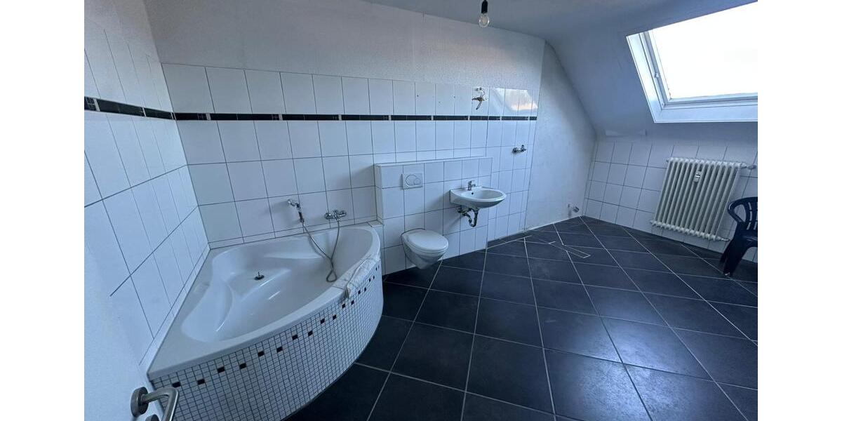 Dachgeschoßwohnung Solingen Wald - 4 Zimmer, 112 m&sup2;, 1.150&euro; | Angebot:25369360