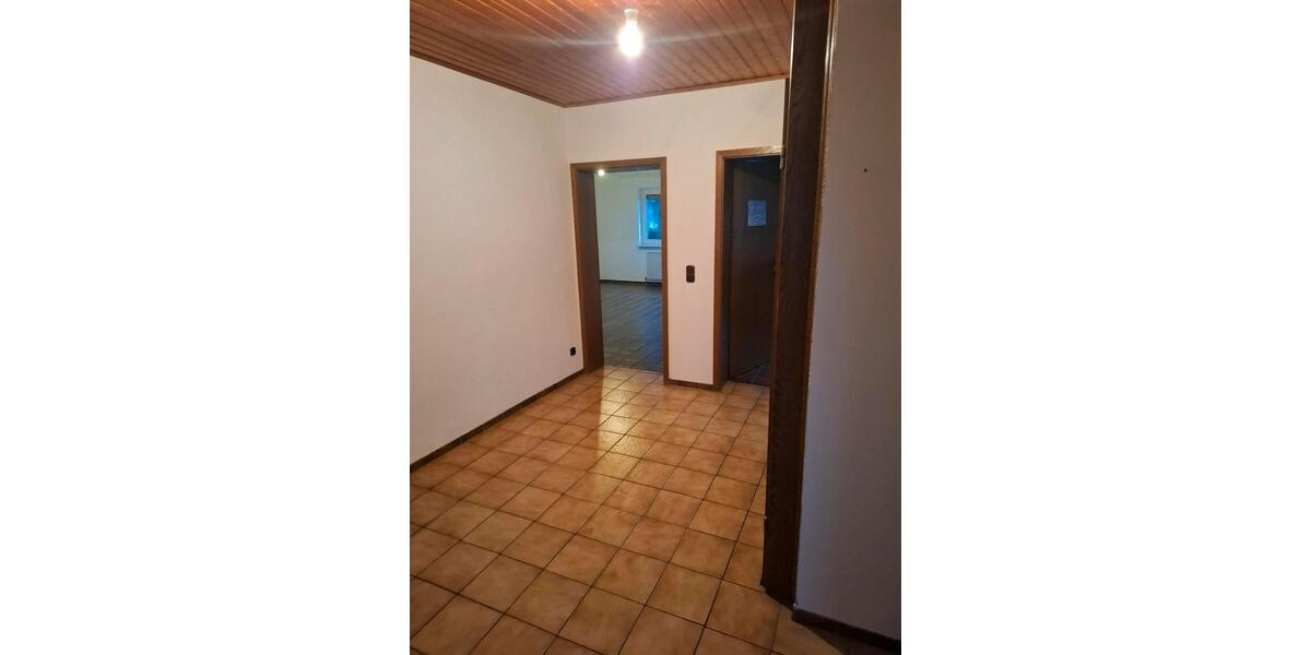 Etagenwohnung Hungen - 4 Zimmer, 100 m&sup2;, 1.050&euro; | Angebot:26234370