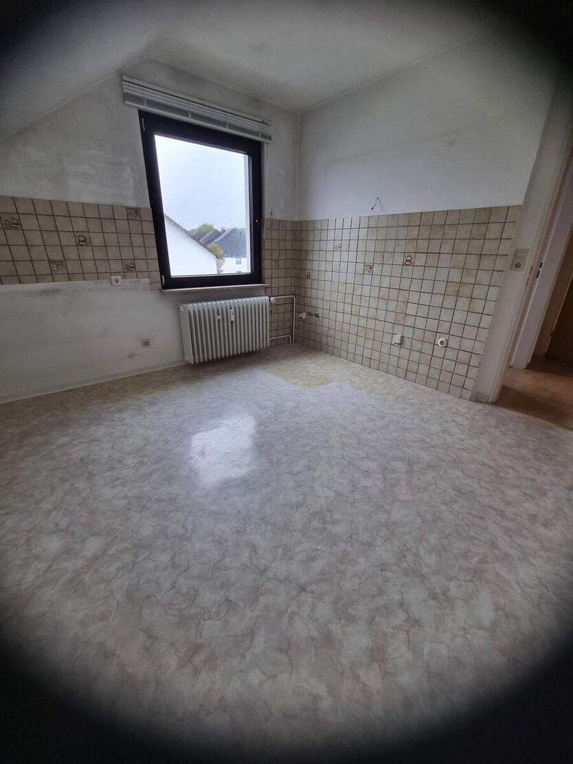 Großzügige 3 Zimmer Dachgeschosswohnung mit Balkon 3 zimmer