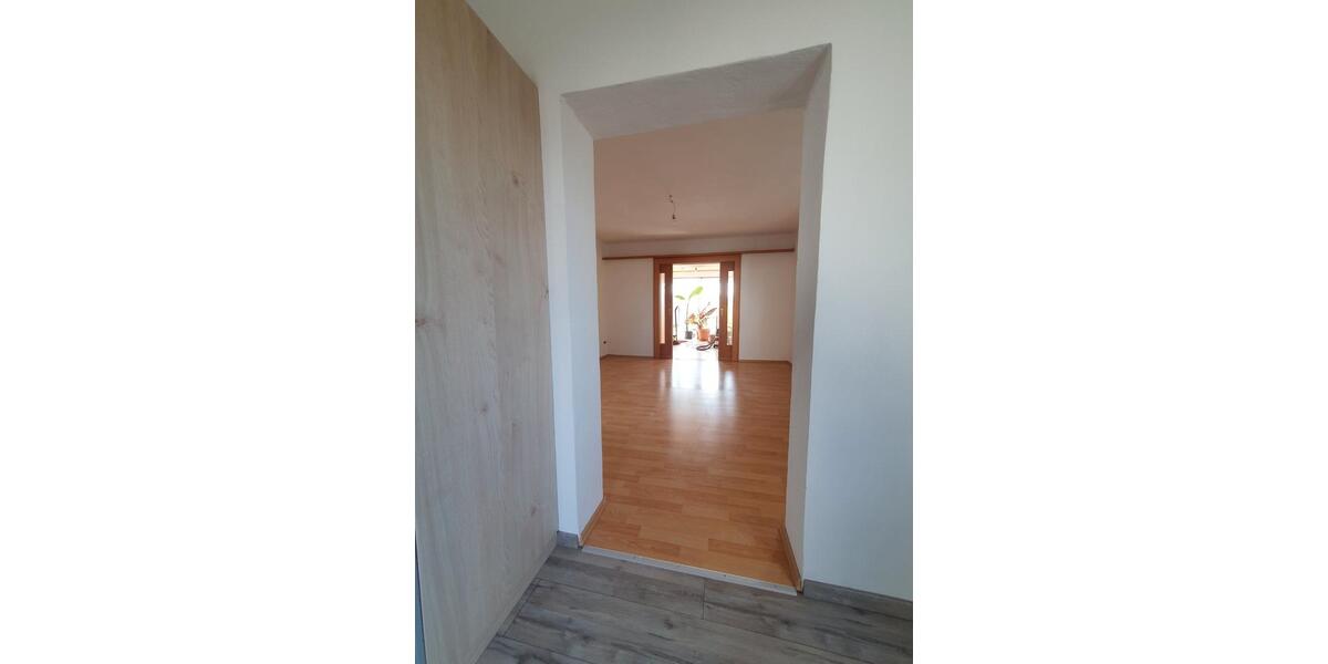 Erdgeschoßwohnung Sulzbach-Rosenberg Rosenberg - 3 Zimmer, 100 m&sup2;, 850&euro; | Angebot:26040536