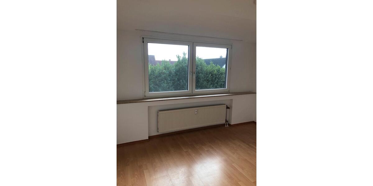 Dachgeschoßwohnung Tönisvorst - 3 Zimmer, 1.400&euro; | Angebot:23202575