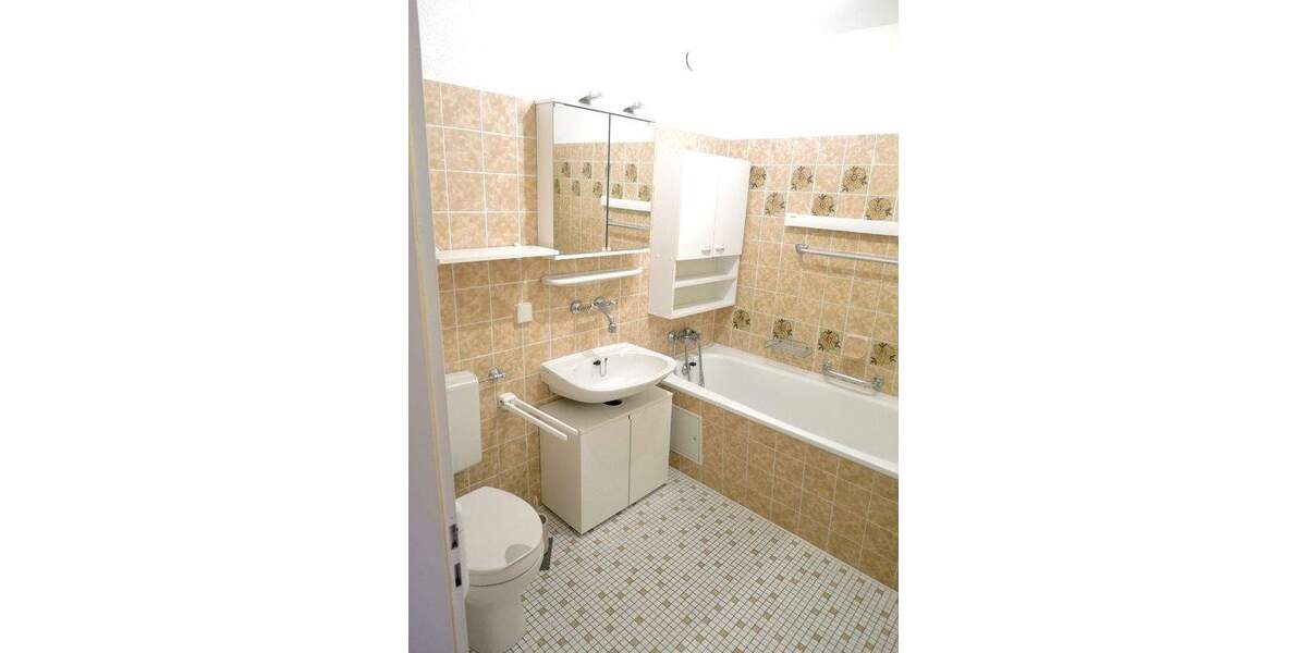 Helle, gepflegte und seniorengerechte Etagenwohnung mit Fahrstuhl und großer Dachterrasse direkt in der Innenstadt 3 zimmer