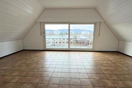 Charmante Dachgeschosswohnung mit Spitzboden & Balkon – sofort bezugsbereit 2 zimmer