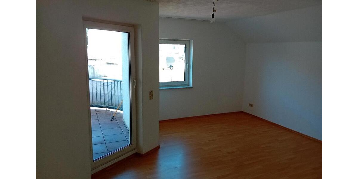 Dachgeschoßwohnung Waldems - 3 Zimmer, 110 m&sup2;, 800&euro; | Angebot:25977156